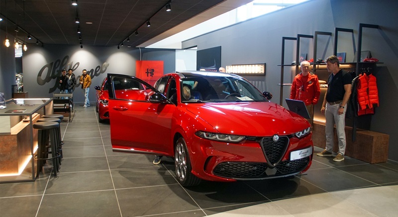 Fotoalbum SCARB Cars and Coffee bij Alfa Romeo dealer Broekhuis in Zwolle