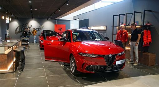 Fotoalbum SCARB Cars and Coffee bij Alfa Romeo dealer Broekhuis in Zwolle